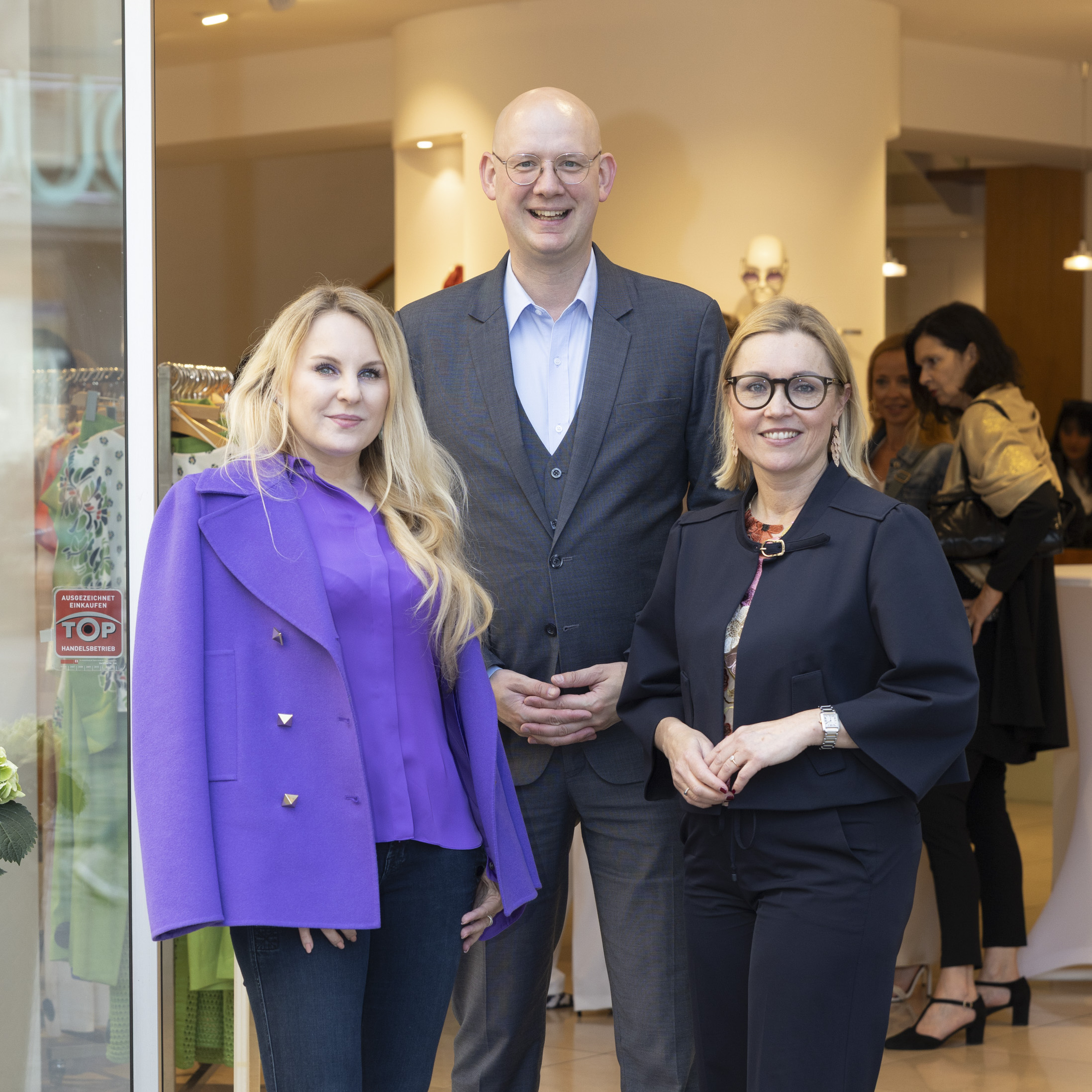 Josi Lengauer, Barbara Schwetz-Penz und Stadtrat Thomas Gegenhuber beim Penz Late Night Shopping Event in Kooperation mit dem Moments Magazin