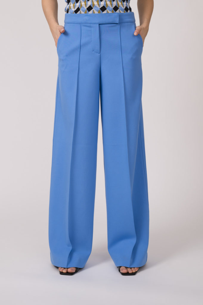 Top der Marke Dorothee Schumacher, Hose der Marke Dorothee Schumacher