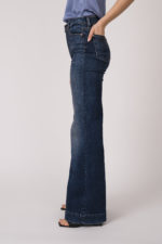 Top der Marke Repeat Cashmere, Jeans der Marke 7 for all mankind