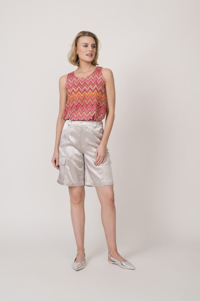 Top der Marke Ana Alcazar, Bermudas der Marke Closed