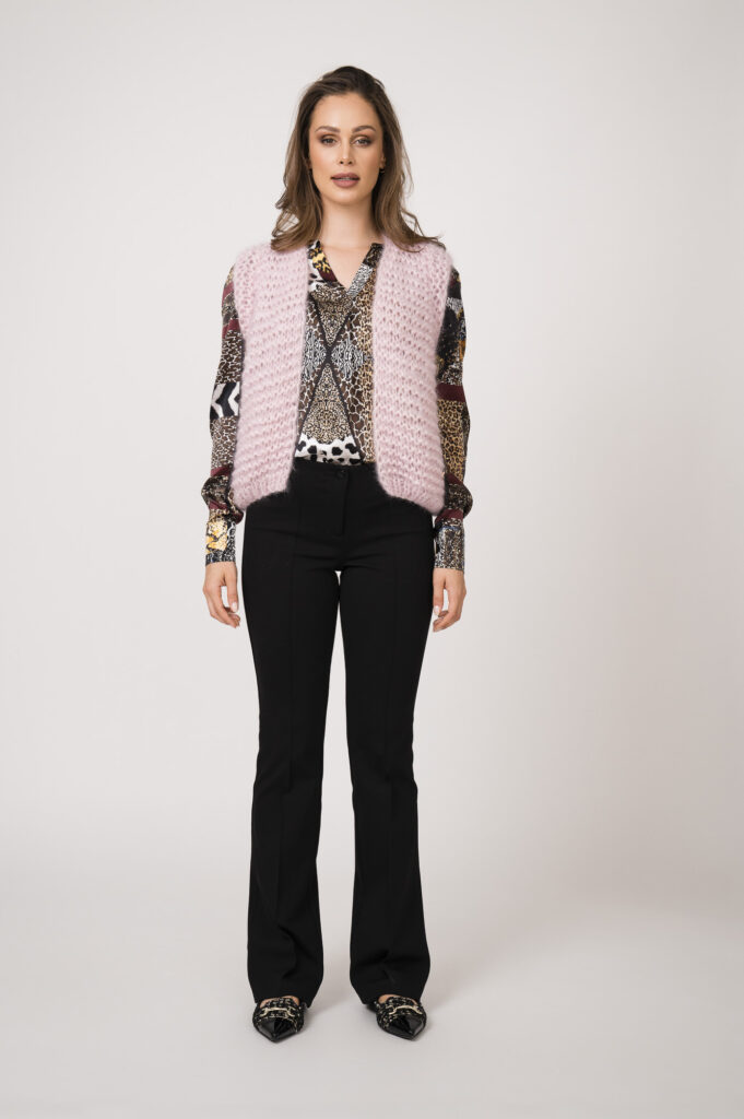 Weste der Firma Atelier Basile, Bluse der Marke Unbreak.it, Hose der Marke Cambio