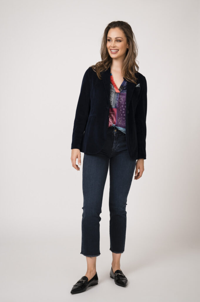 Blazer der Marke Circolo, Bluse der Marke Unbreak.it, Jeans der Marke 7 for all mankind