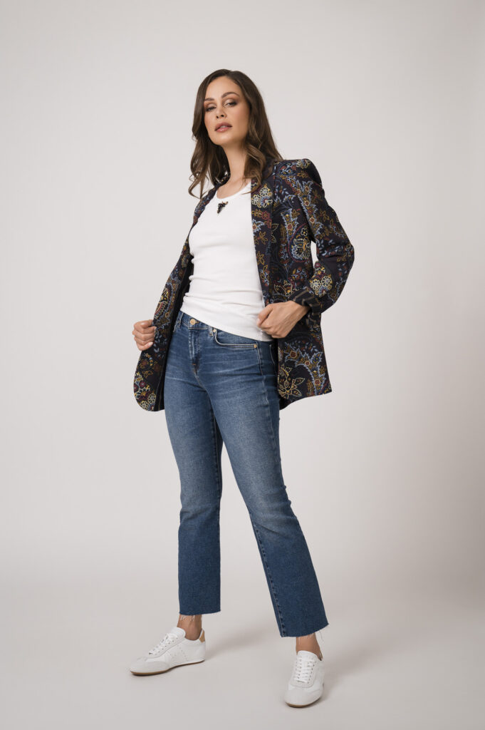 Jacke der Marke Etro, Top der Marke Dorothee Schumacher, Jeans der Marke 7 for all mankind