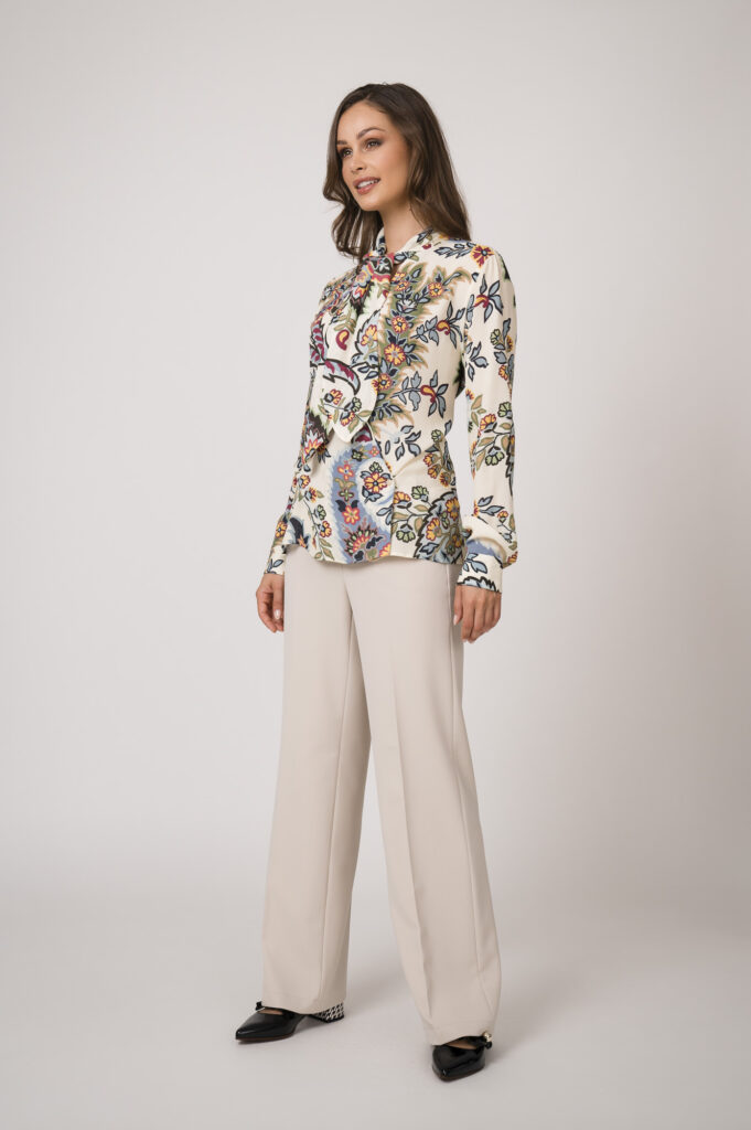 Bluse der Marke Etro, Hose der Marke Cambio