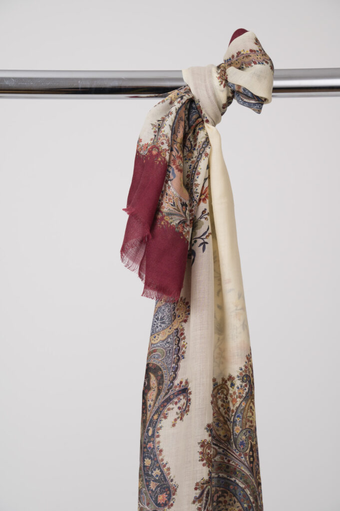 Schal der Marke Etro