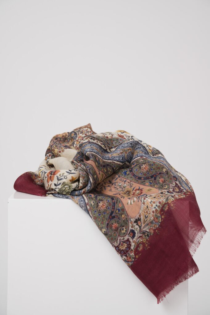 Schal der Marke Etro