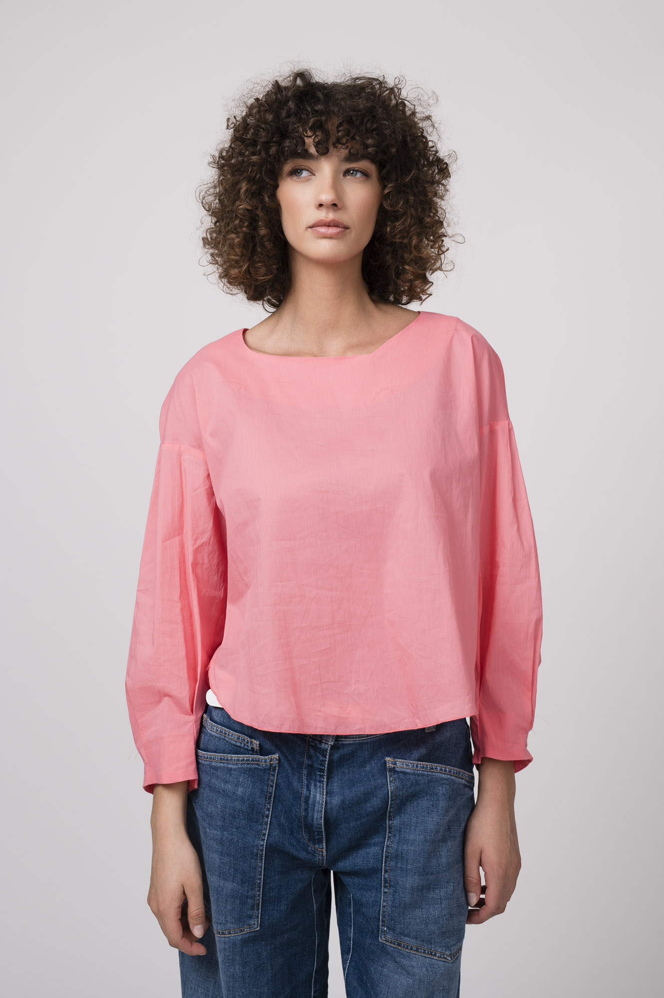 Bluse der Marke Susanne Bommer, Jeans der Marke Cambio, Gürtel der Marke Aigner