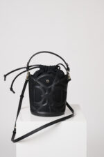 Schwarze Tasche der Marke Aigner