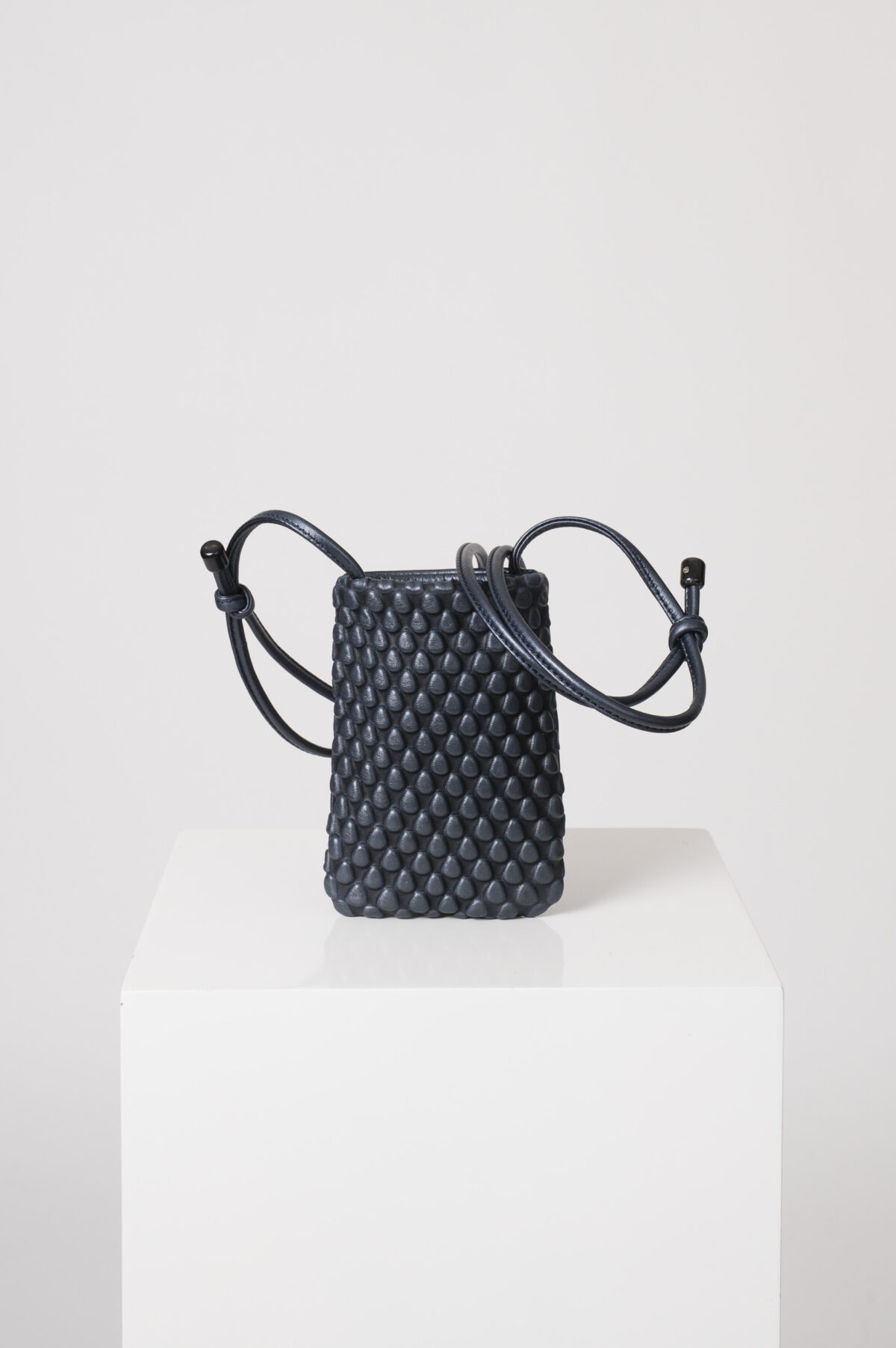 Marineblaue Tasche der Marke Tissa Fontaneda