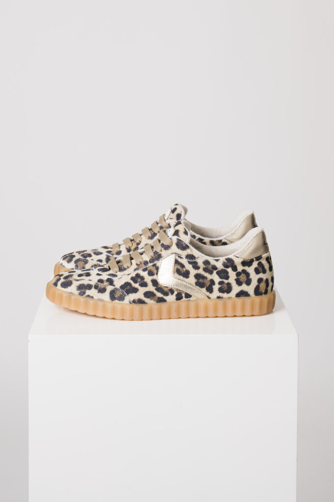 Sneaker mit Leo-Print der Marke Voile Blanche