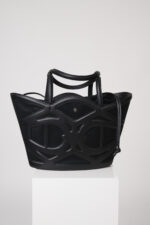 Schwarze Tasche der Marke Aigner