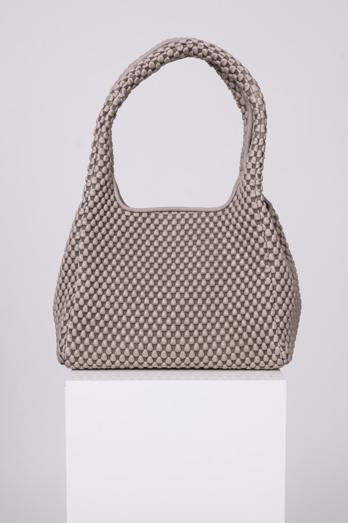 Produktaufnahme einer taupe Handtasche der Marke Tissa Fontaneda.