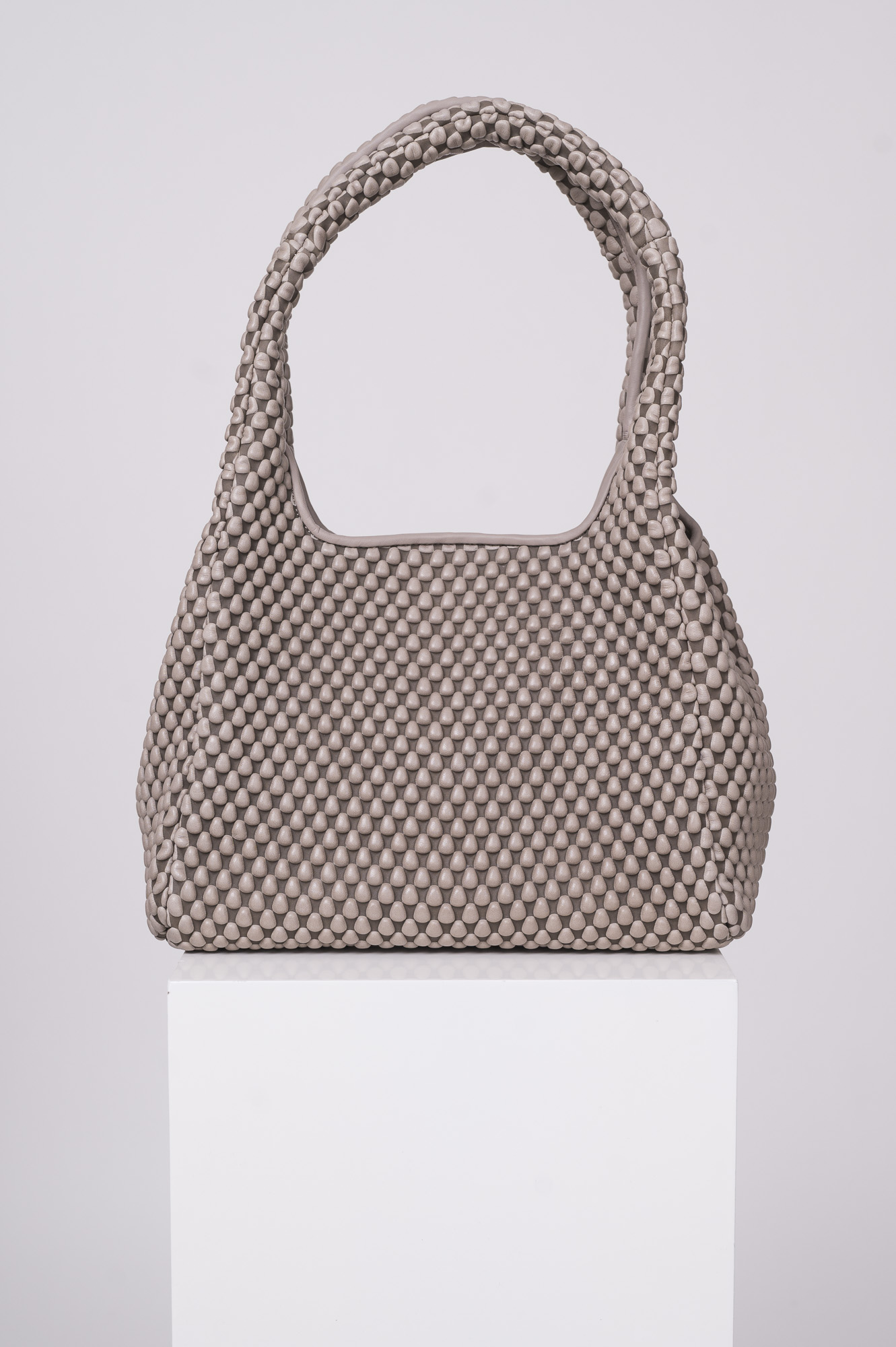 Produktaufnahme einer taupe Handtasche der Marke Tissa Fontaneda.