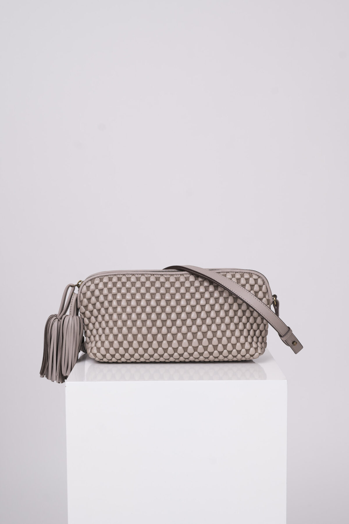 Produktaufnahme einer taupe Handtasche der Marke Tissa Fontaneda.