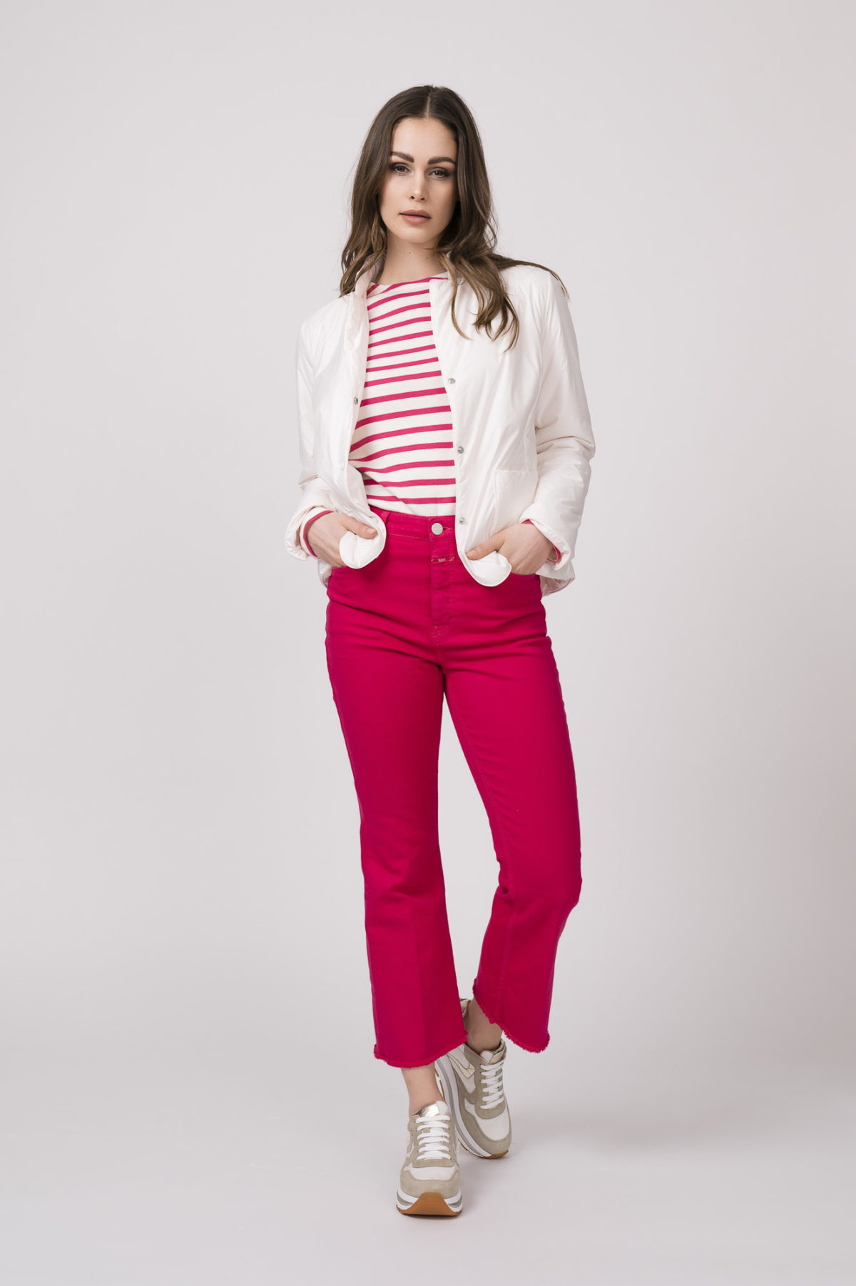 Steppjacke Mabrun, Shirt und Jeans CLOSED FS2023
