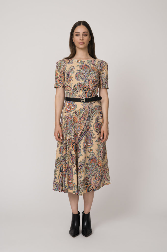 Kleid der Marke ETRO, Gürtel der Marke Aigner