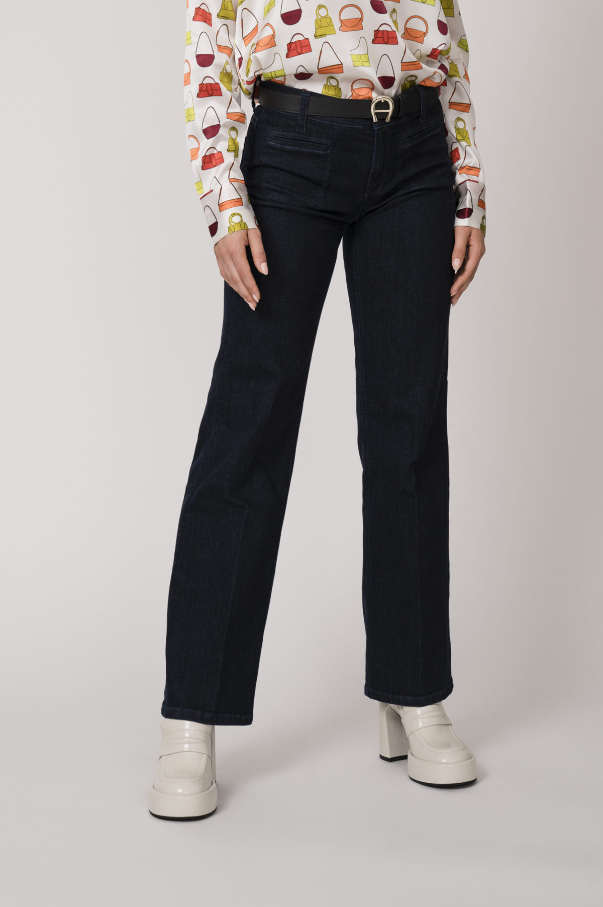 Jeans der Marke Cambio, Gürtel der Marke Aigner
