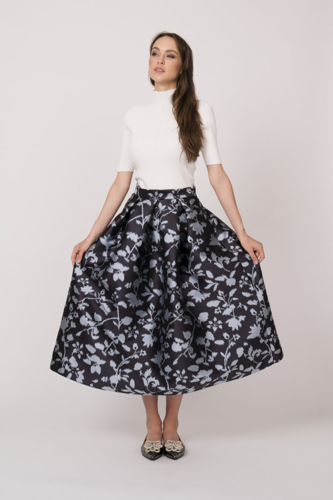 Stehkragenpullover der Marke Kontatto, Rock der Marke Lunatica