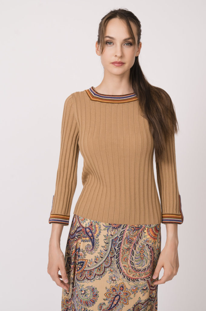 Pullover und Rock der Marke ETRO